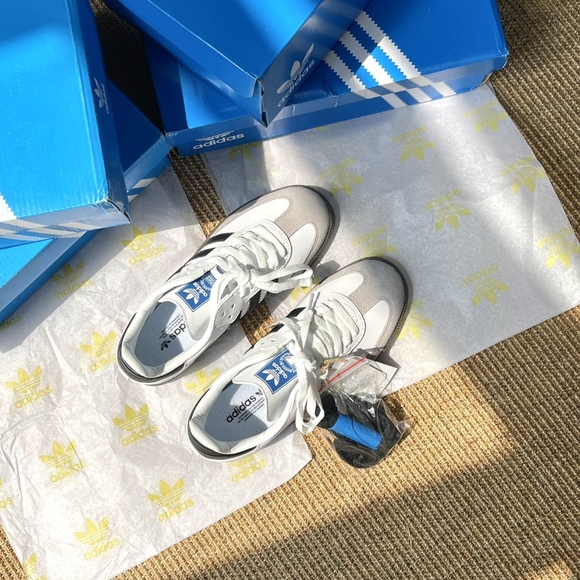 Adidas Clover Women's Shoes - Picture 7 of 9